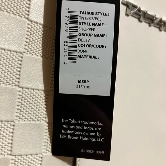 Tahari NWT Shoulder Tote Bag Zipper Faux Leather Brand New Will Accept Offers - Picture 2 of 5